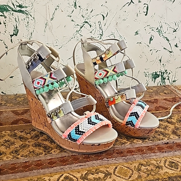 Madden Girl Shoes - NWOT MADDEN GIRL Platform Sandles with ankle ties.